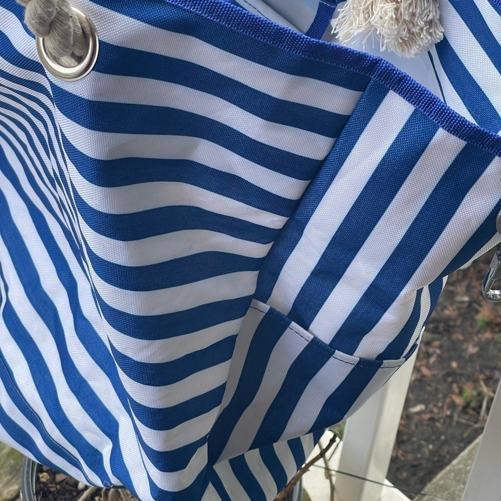 SHYLERO Beach Bag and Pool Bag - Picture 10 of 13